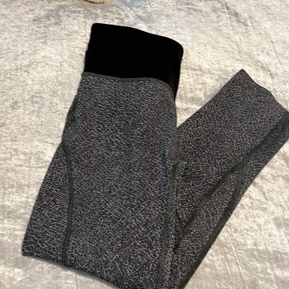 Lululemon Size 6 Nulu Crop Leggings - Picture 10 of 10